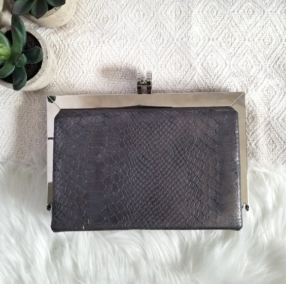 Ela Clutch - Picture 1 of 3